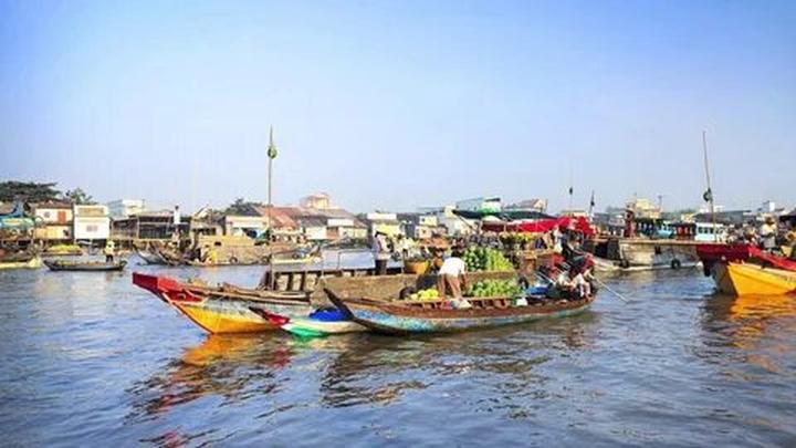 Từ Gần 300 bé mẫu giáo 