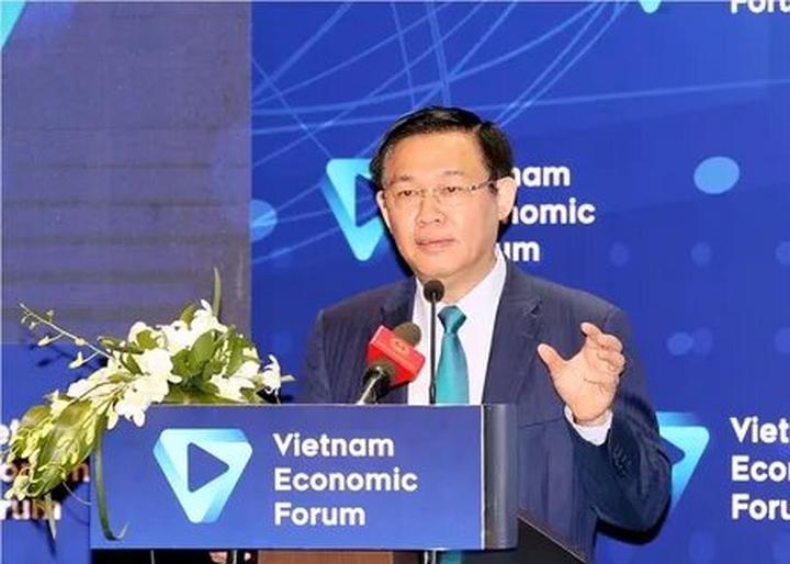 1. Áo hai dây bản mảnh: Áo hai dây bản mảnh tuy nhiên là một trong những mẫu áo khó